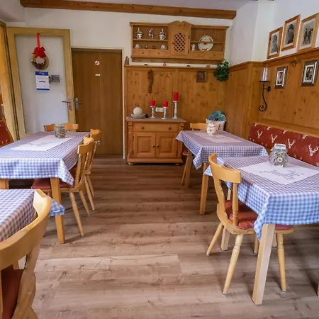 Lockstein Guest house *