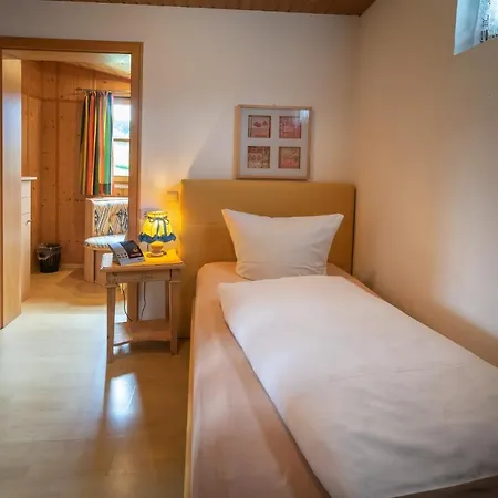 Lockstein Guest house *